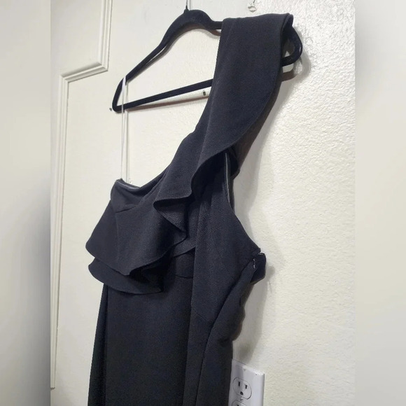 Lulu's Grand Beauty Black Ruffled One-Shoulder Mermaid Maxi Dress Wedding Party - Picture 8 of 11